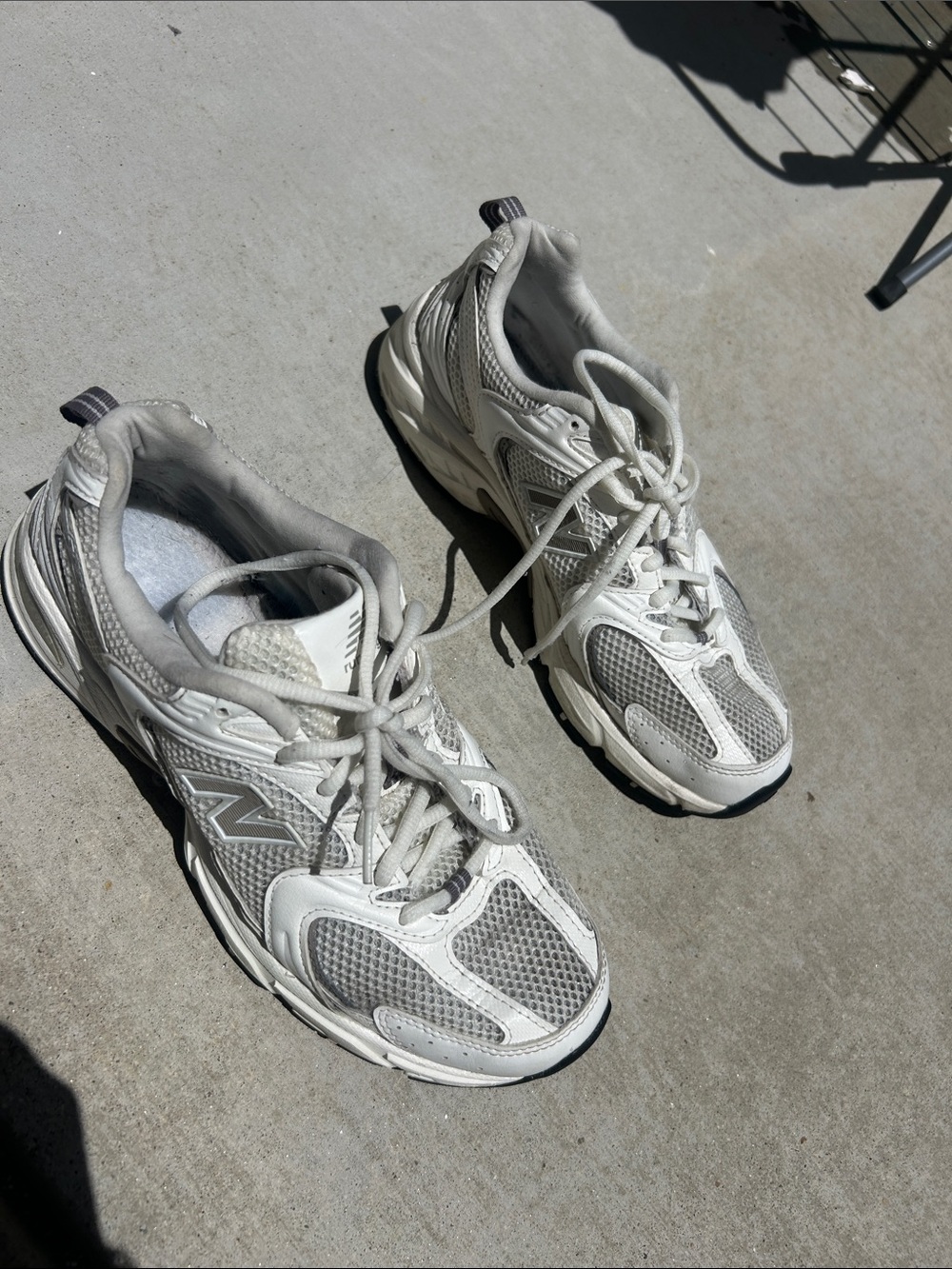 New Balance White and Light Gray 530 Low-Top Sneakers - Picture 6 of 12